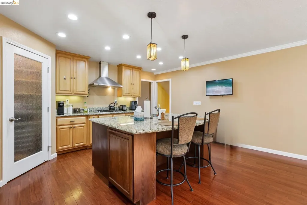 85 Edgemont Way Oakland CA 94605