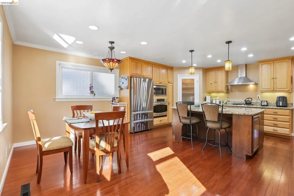 85 Edgemont Way Oakland CA 94605
