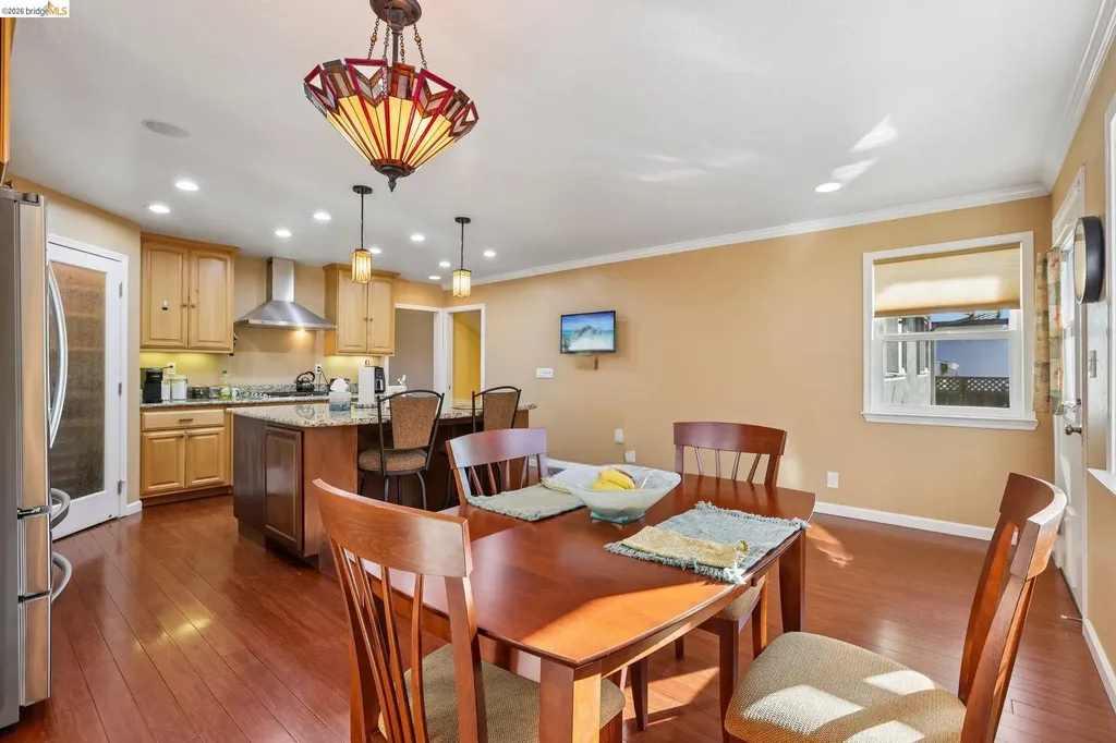 85 Edgemont Way Oakland CA 94605