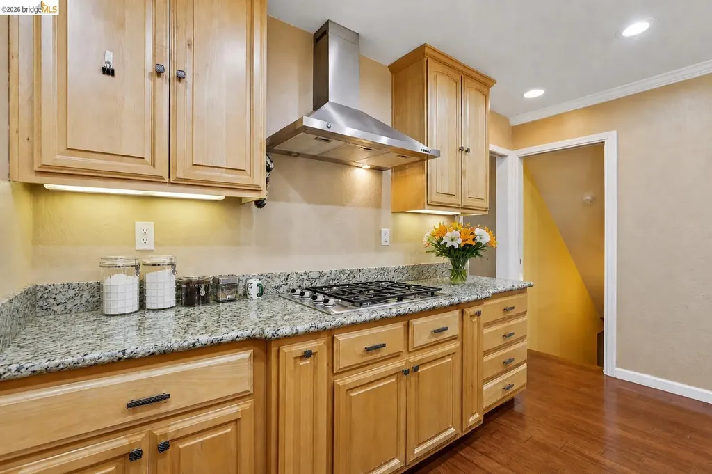 85 Edgemont Way Oakland CA 94605