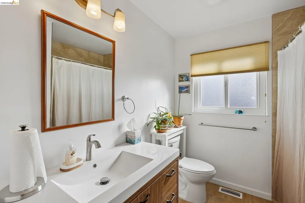 85 Edgemont Way Oakland CA 94605