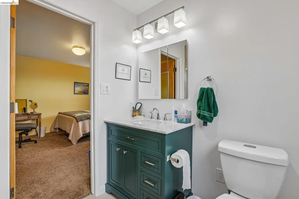 85 Edgemont Way Oakland CA 94605