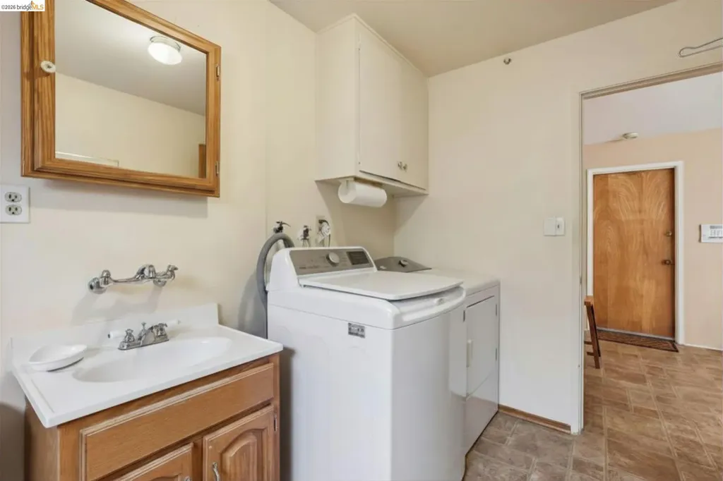 85 Edgemont Way Oakland CA 94605