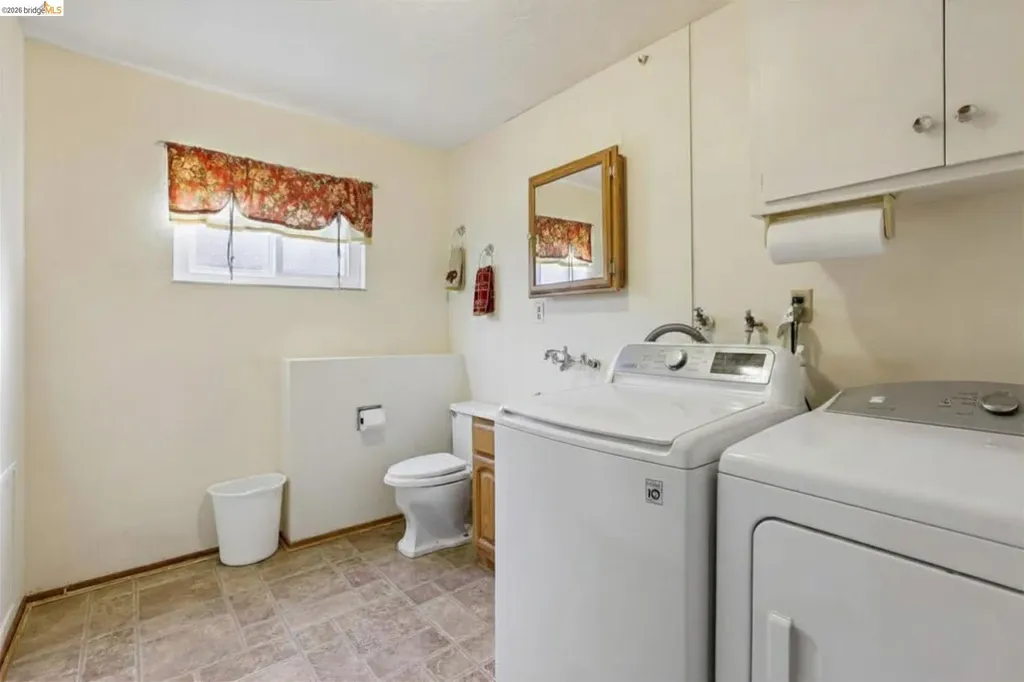 85 Edgemont Way Oakland CA 94605