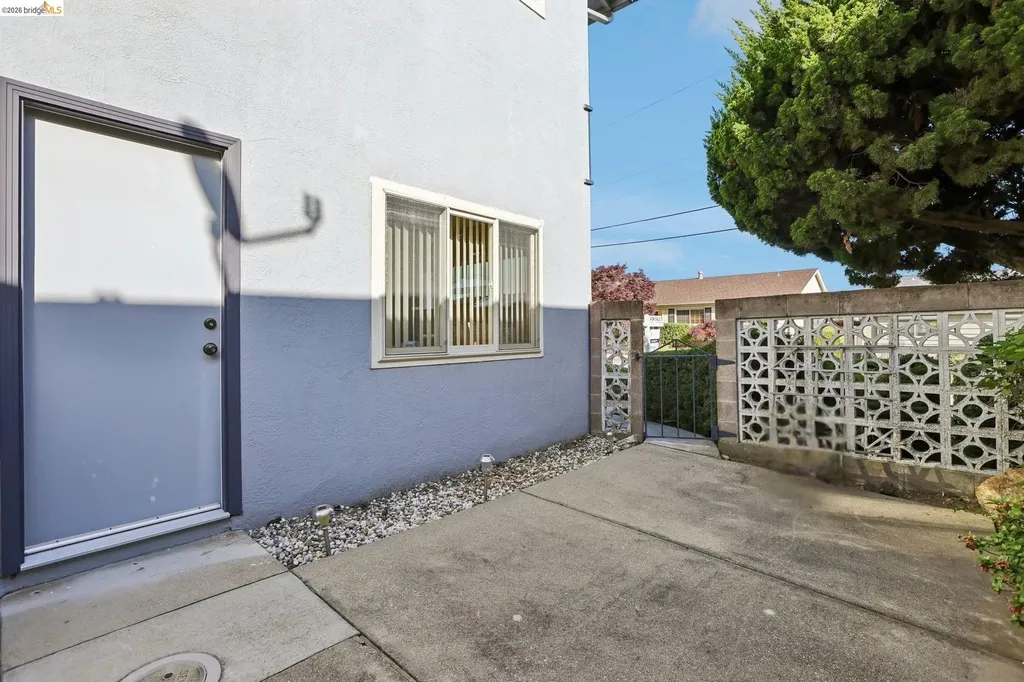 85 Edgemont Way Oakland CA 94605