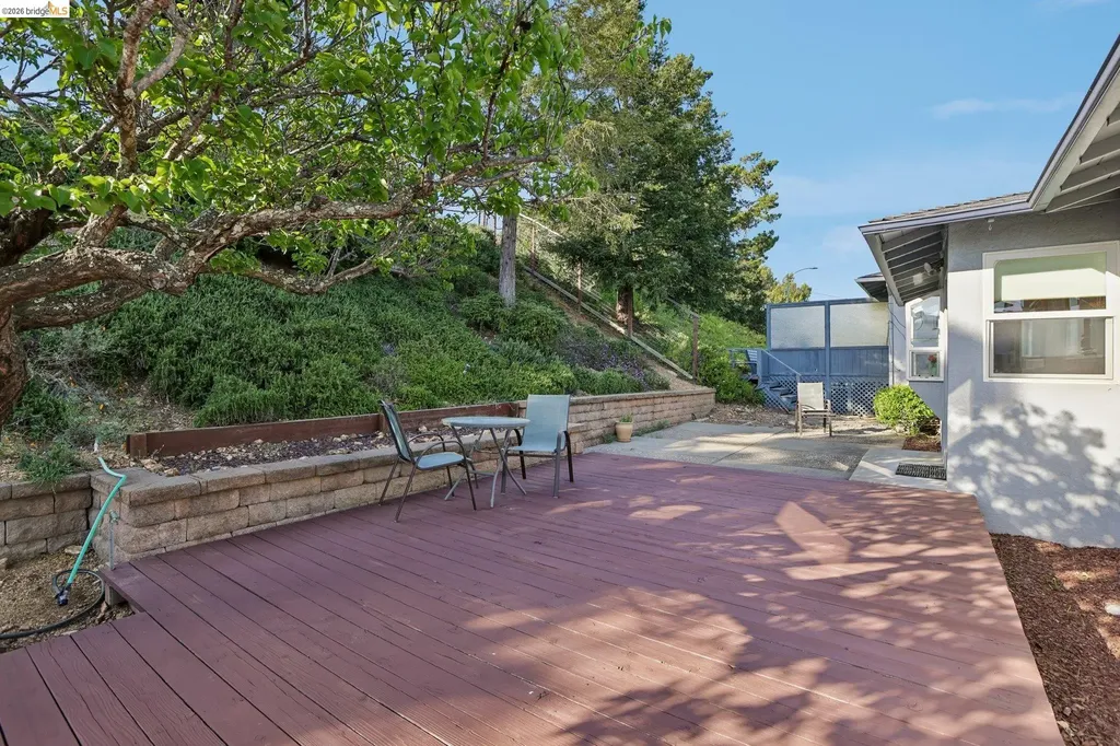 85 Edgemont Way Oakland CA 94605