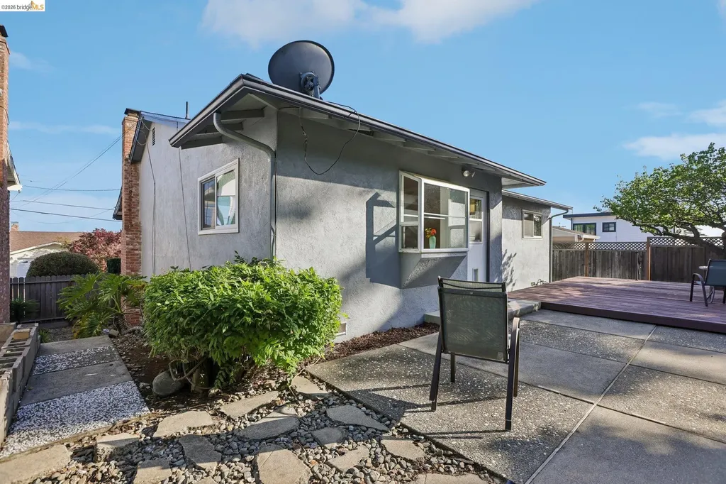 85 Edgemont Way Oakland CA 94605