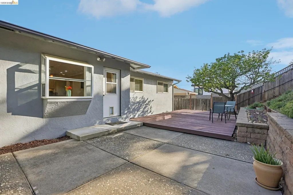 85 Edgemont Way Oakland CA 94605