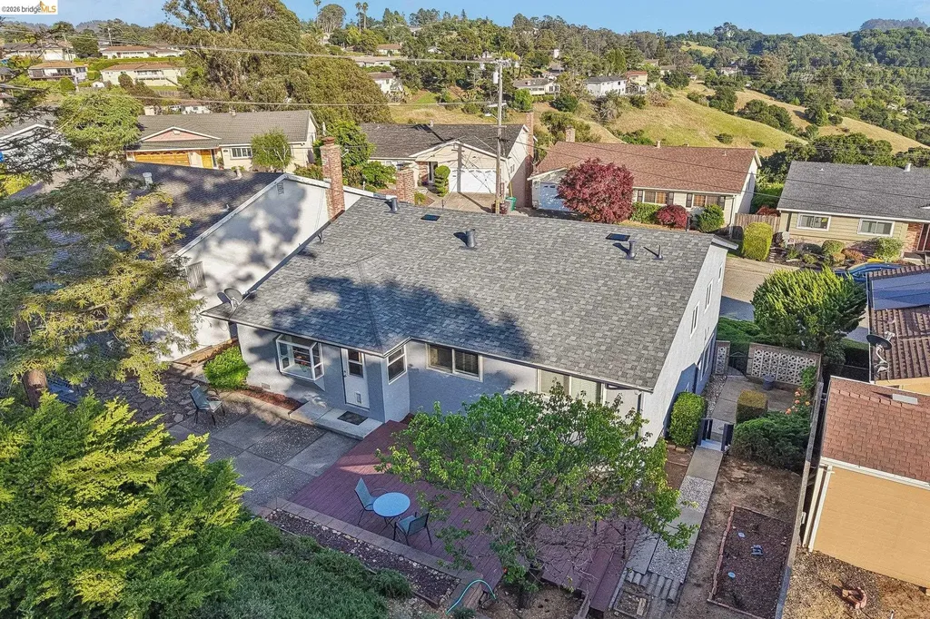 85 Edgemont Way Oakland CA 94605