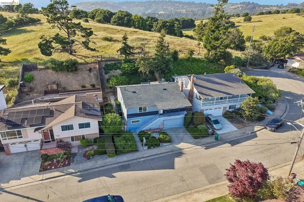 85 Edgemont Way Oakland CA 94605