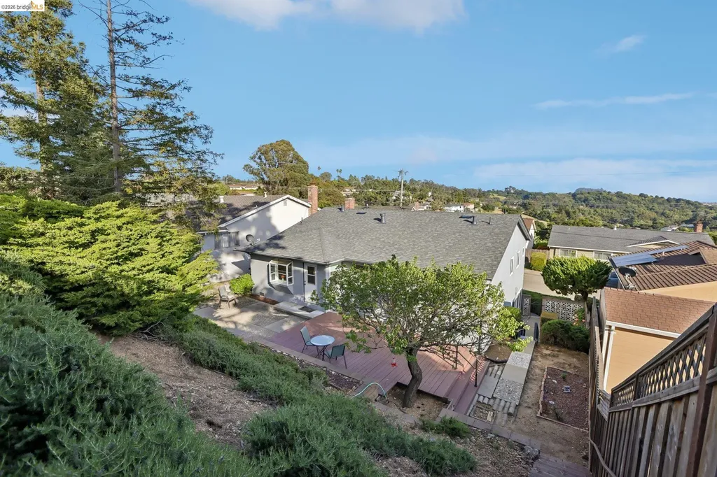 85 Edgemont Way Oakland CA 94605