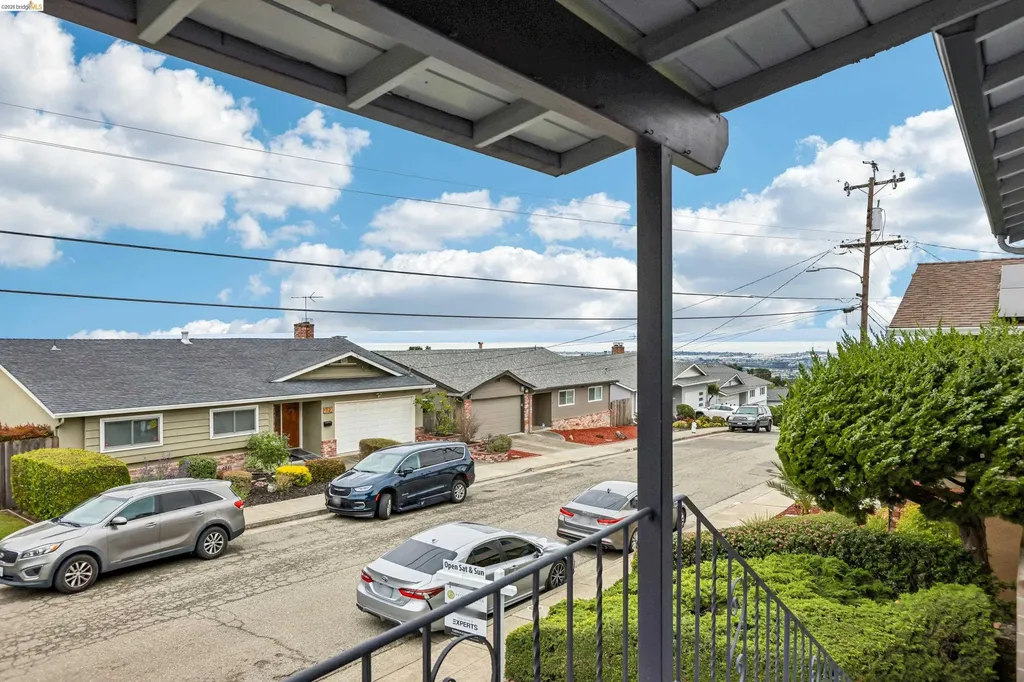 85 Edgemont Way Oakland CA 94605