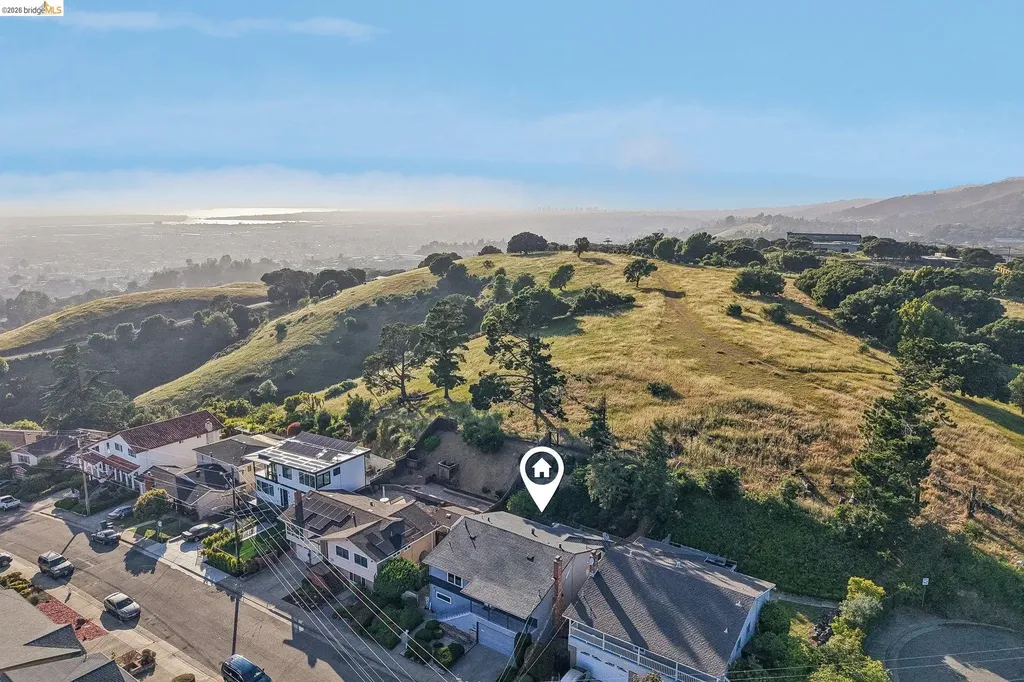 85 Edgemont Way Oakland CA 94605