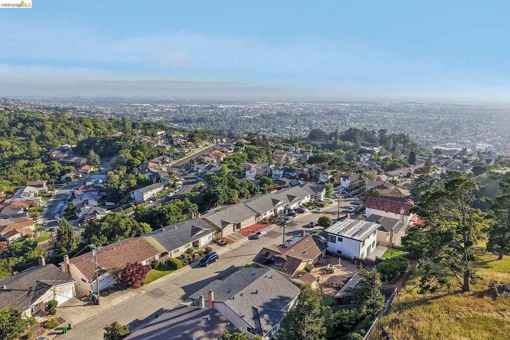 85 Edgemont Way Oakland CA 94605