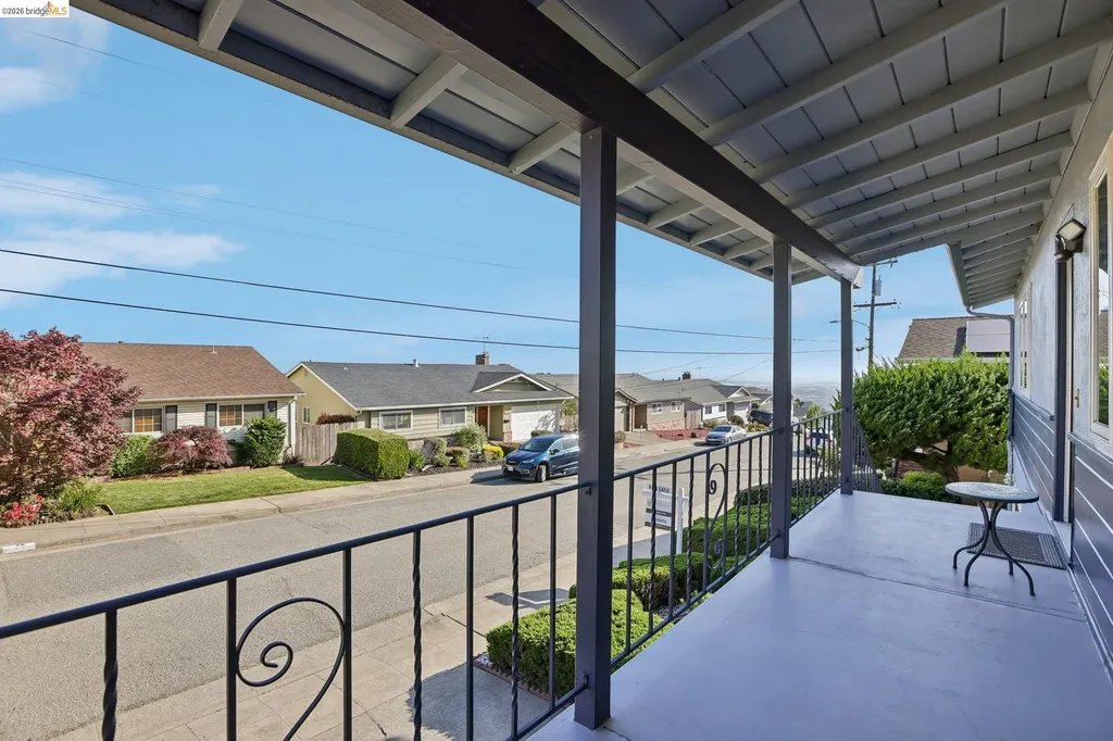 85 Edgemont Way Oakland CA 94605