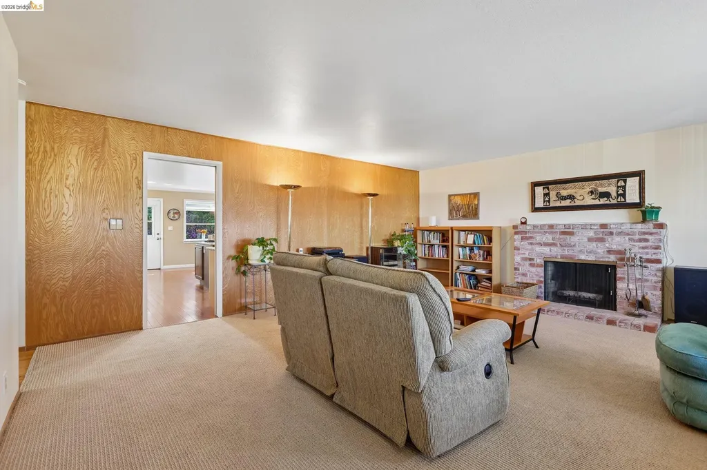 85 Edgemont Way Oakland CA 94605