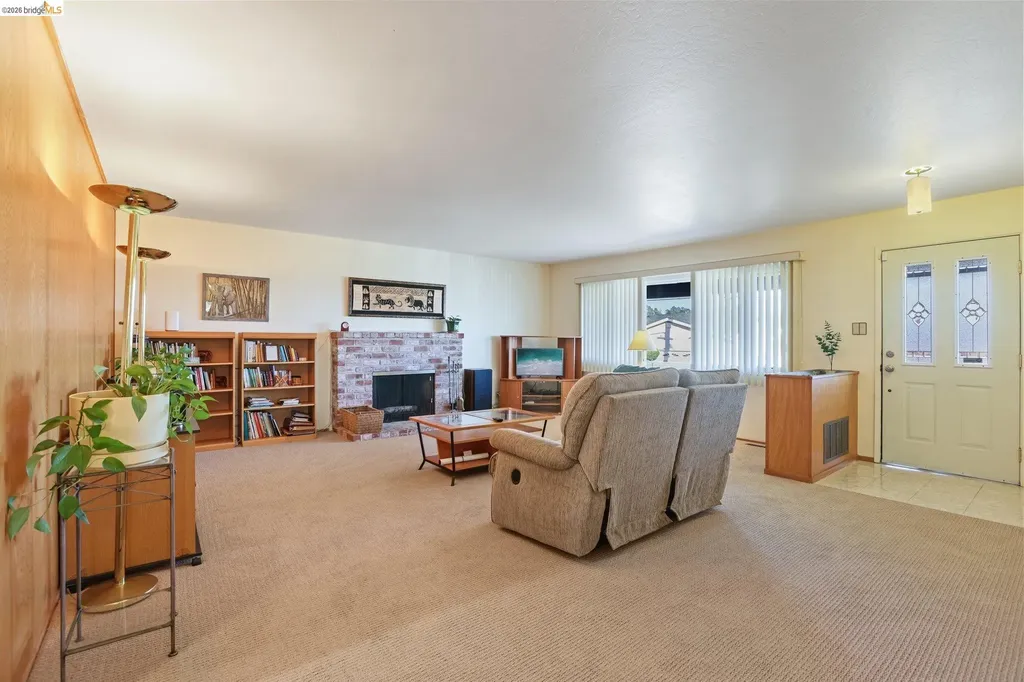 85 Edgemont Way Oakland CA 94605