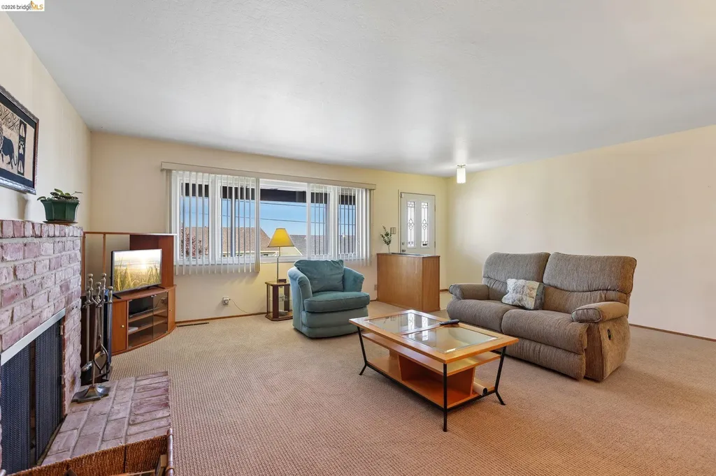 85 Edgemont Way Oakland CA 94605