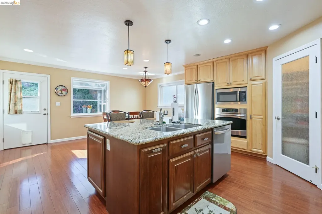 85 Edgemont Way Oakland CA 94605