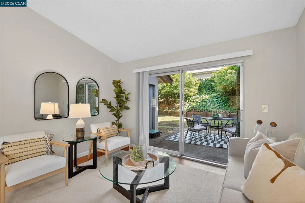 1040 Village Oaks Martinez CA 94553