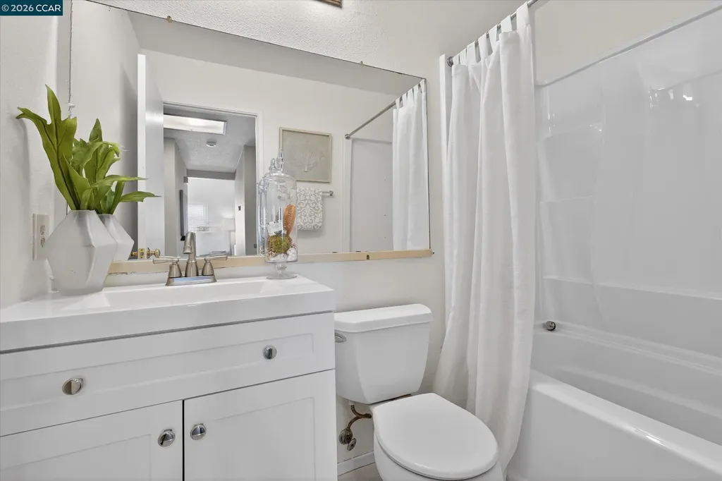 1040 Village Oaks Martinez CA 94553