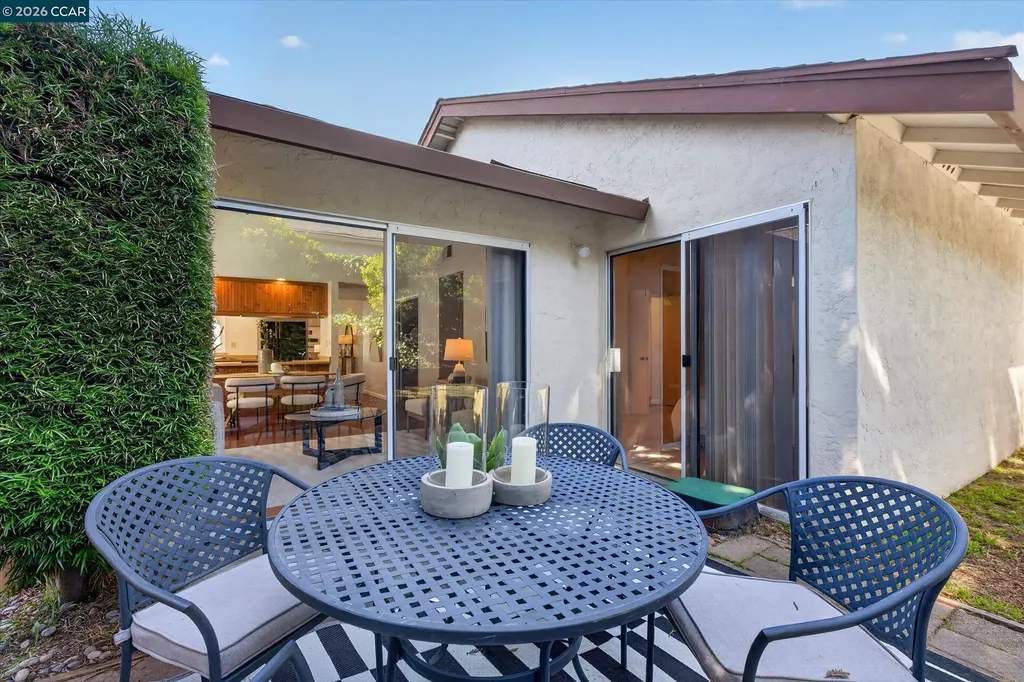 1040 Village Oaks Martinez CA 94553