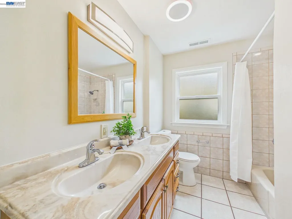 1943 Regello Court San Pablo CA 94806