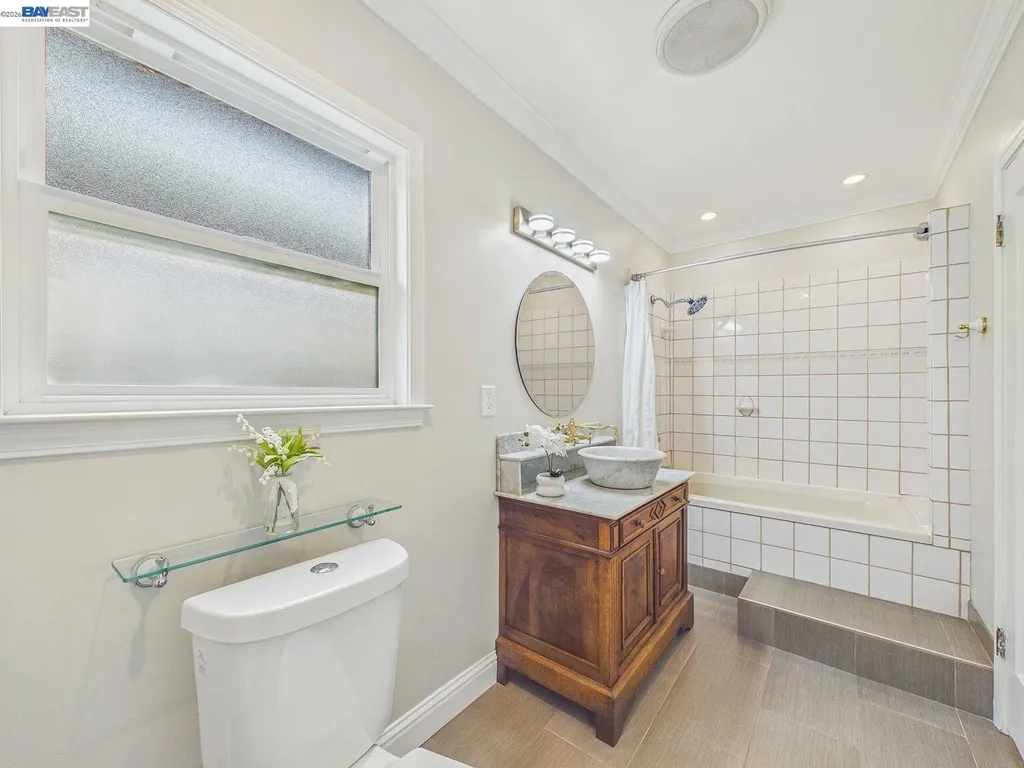 1943 Regello Court San Pablo CA 94806