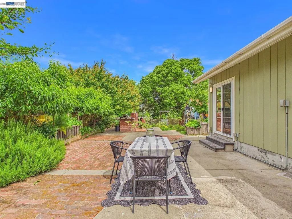 1943 Regello Court San Pablo CA 94806
