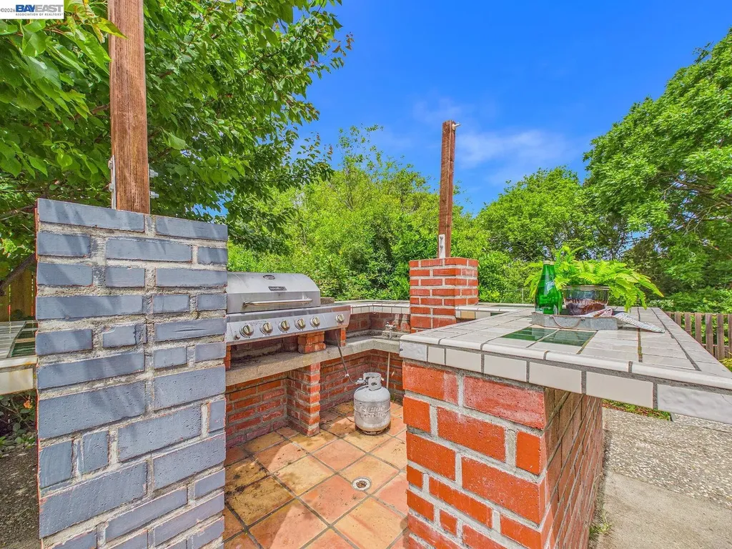 1943 Regello Court San Pablo CA 94806