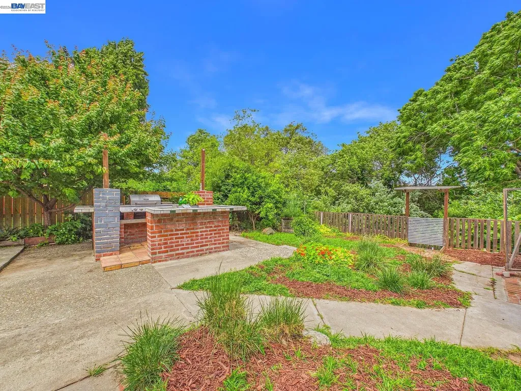 1943 Regello Court San Pablo CA 94806