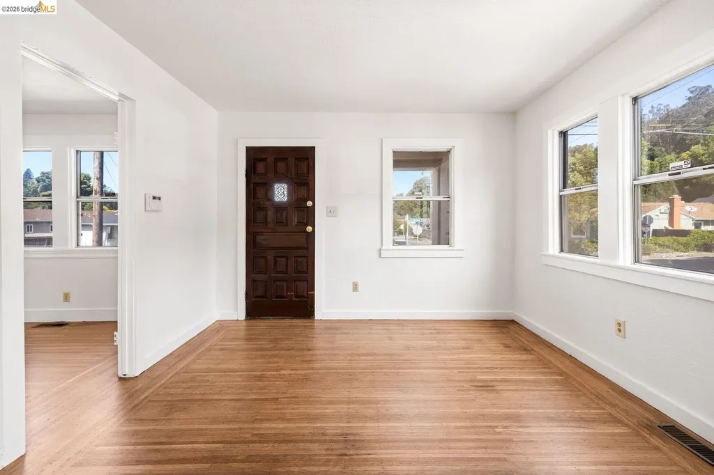 3986 Delmont Avenue Oakland CA 94605