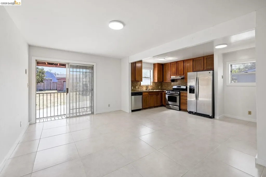 3986 Delmont Avenue Oakland CA 94605
