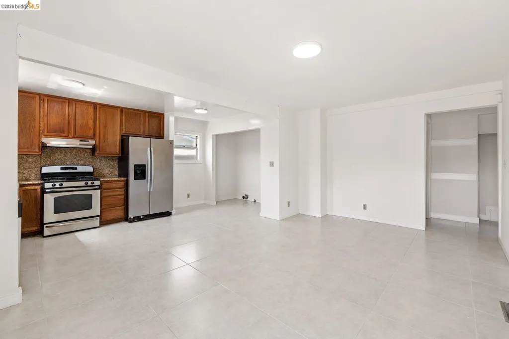 3986 Delmont Avenue Oakland CA 94605