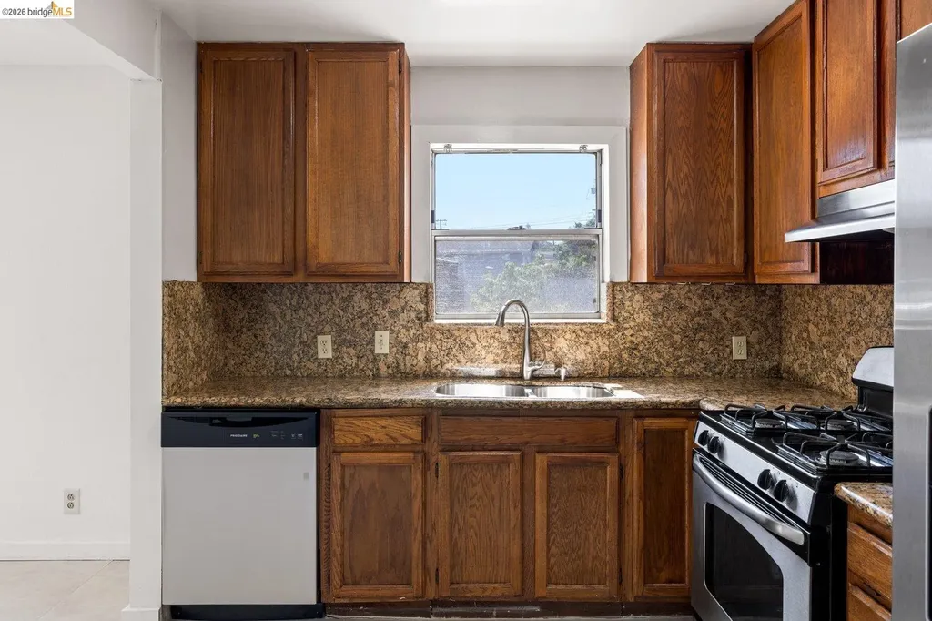 3986 Delmont Avenue Oakland CA 94605
