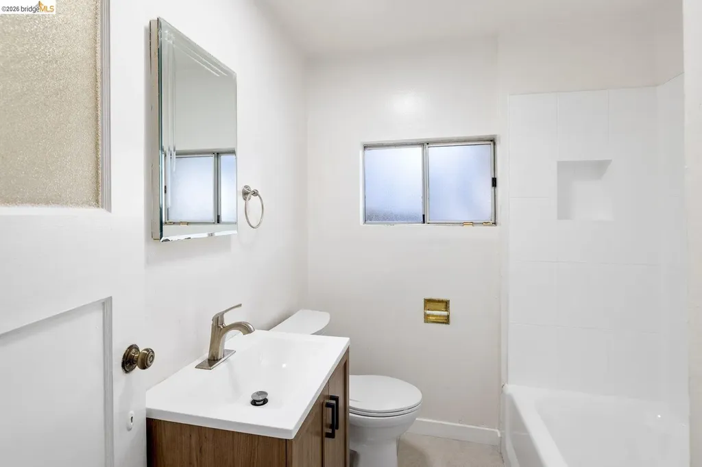3986 Delmont Avenue Oakland CA 94605