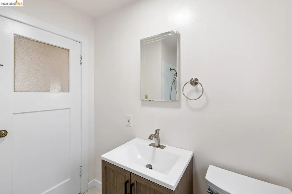 3986 Delmont Avenue Oakland CA 94605