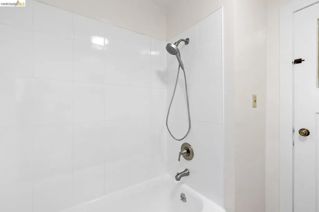 3986 Delmont Avenue Oakland CA 94605