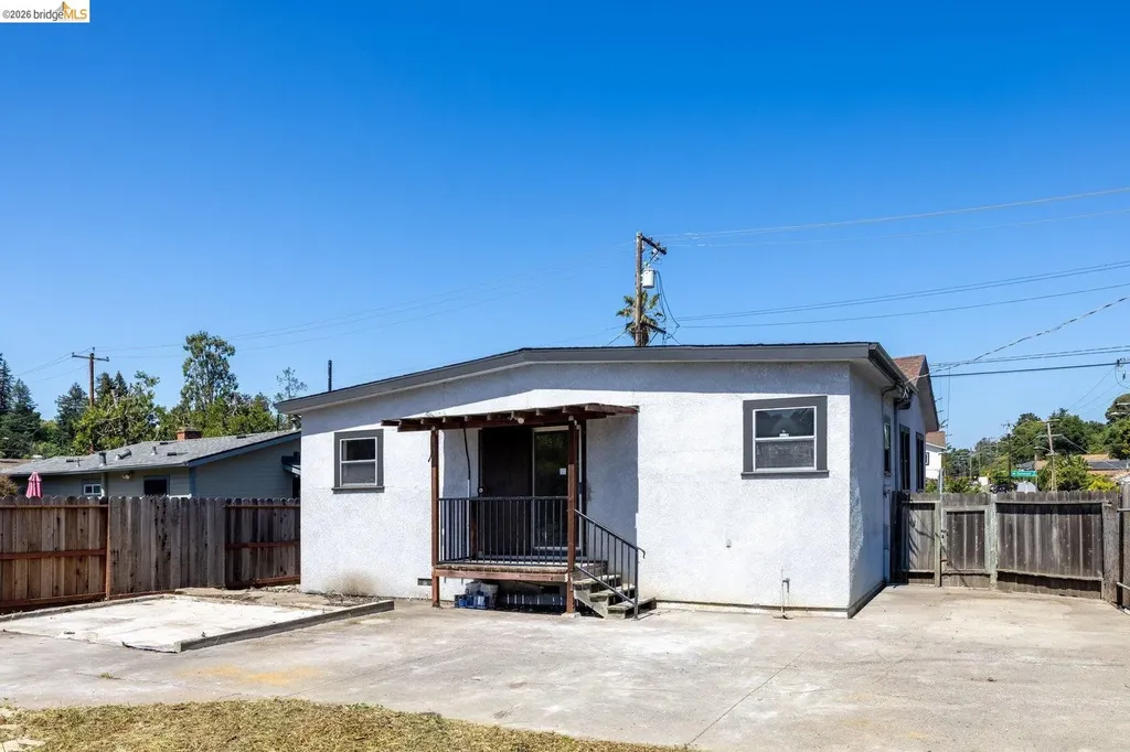 3986 Delmont Avenue Oakland CA 94605