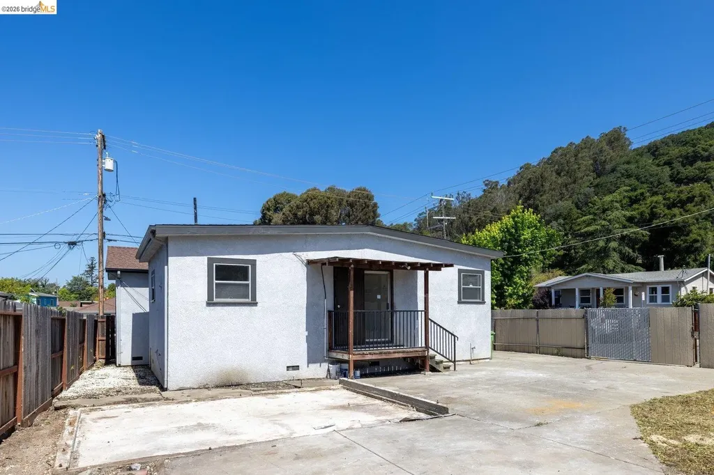 3986 Delmont Avenue Oakland CA 94605