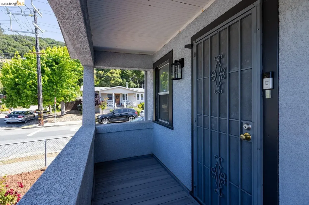 3986 Delmont Avenue Oakland CA 94605