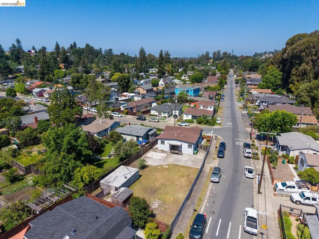 3986 Delmont Avenue Oakland CA 94605