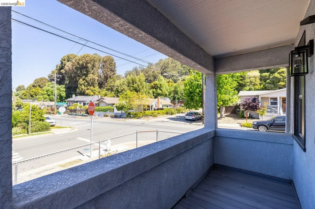3986 Delmont Avenue Oakland CA 94605