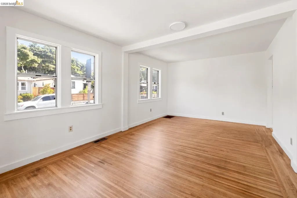 3986 Delmont Avenue Oakland CA 94605