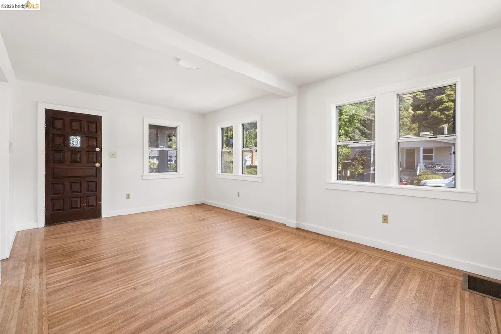 3986 Delmont Avenue Oakland CA 94605