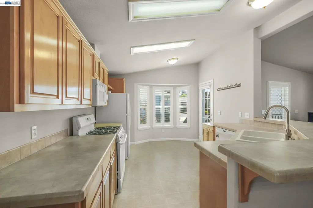 3263 Vineyard Ave., #16 Pleasanton CA 94566