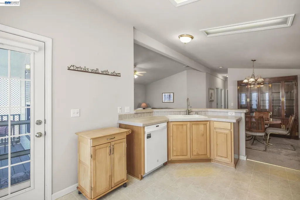 3263 Vineyard Ave., #16 Pleasanton CA 94566