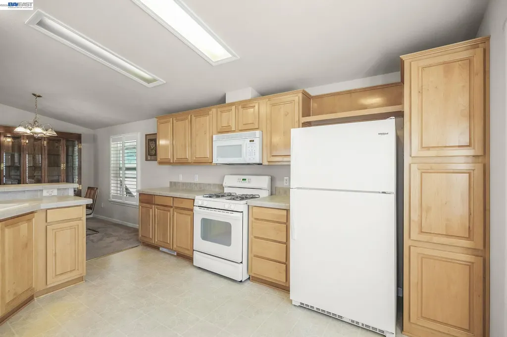 3263 Vineyard Ave., #16 Pleasanton CA 94566