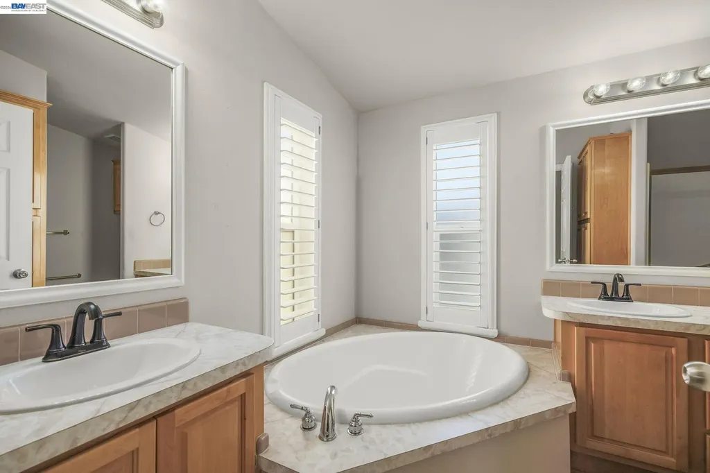 3263 Vineyard Ave., #16 Pleasanton CA 94566
