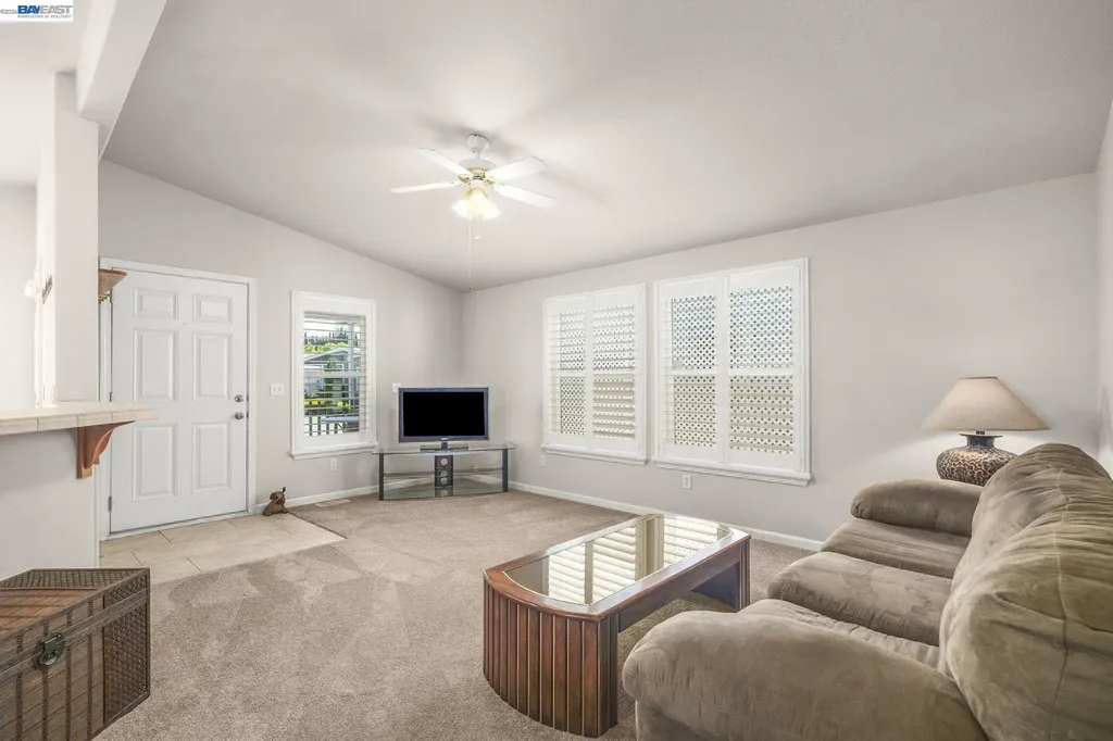 3263 Vineyard Ave., #16 Pleasanton CA 94566